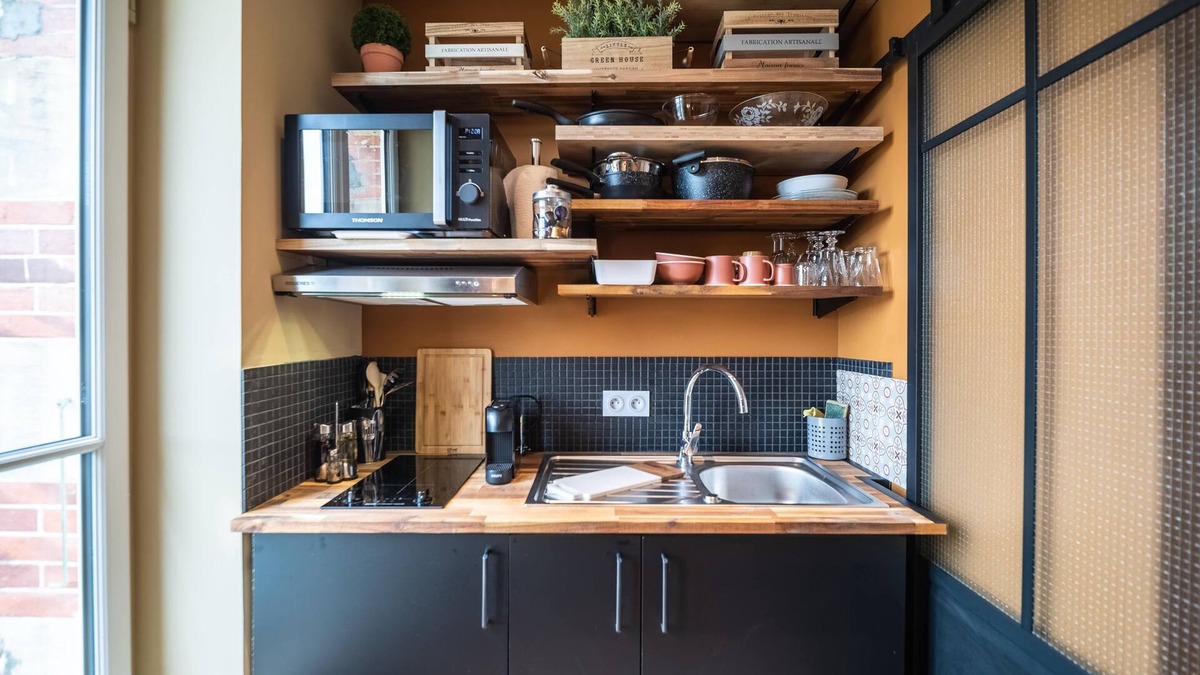 Bayeux Apartment | La cour de Philomène-Studio-Apartment-Private Bathroom-Courtyard view