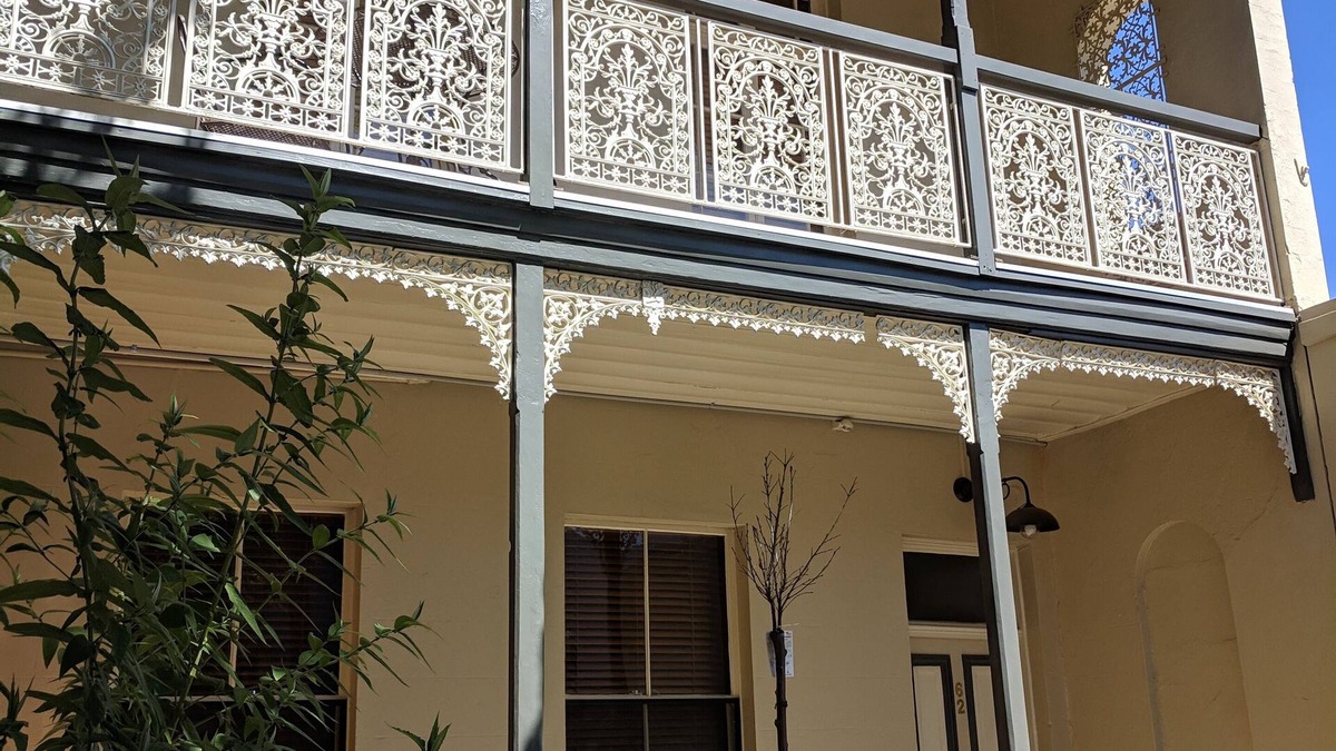 Bathurst House | "La Dentella" French for Lace -Exquisite Luxury Terrace in Bathurst CBD