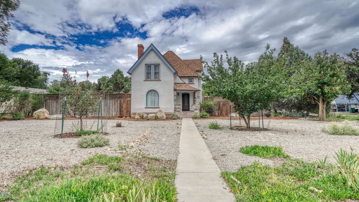 Salida House | La Dimora: Beautiful Victorian, Great for Large Groups. Nice stroll to downtown!