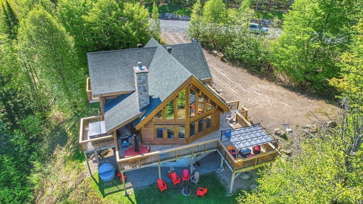 Saint-Faustin-Lac-Carre Villa | La Dolce Vita | Waterfront