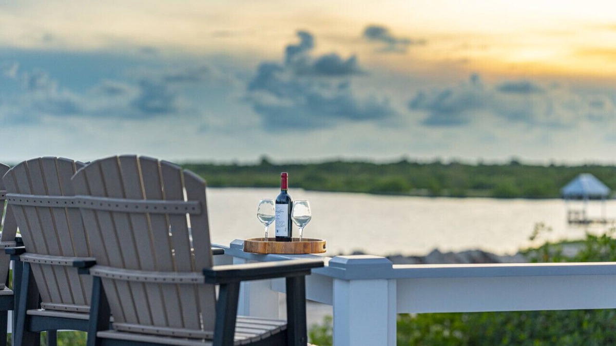 San Pedro Villa | La Dolce Vida & The Pool Club at Mahogany Bay
