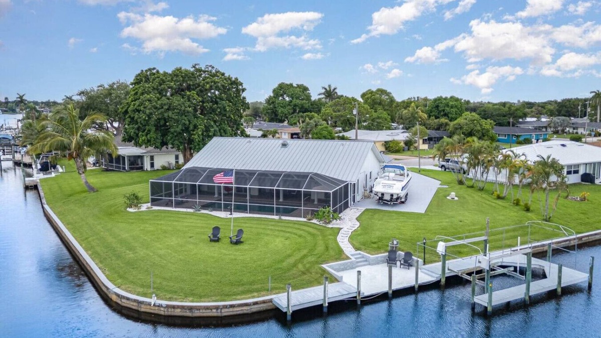 Lochmoor Waterway Estates Villa | La Dolce Vita: Spacious 3BR Villa w/Pool, BBQ, Easy Access to Beaches & Golf