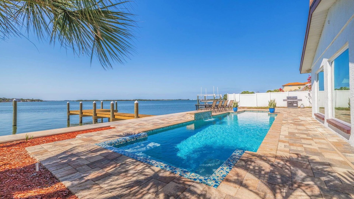 St. Petersburg - Clearwater House | La Dolce Vita Private Waterfront 3 Bedroom Pool Home
