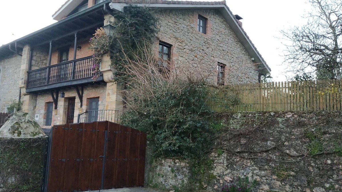 San Vicente de la Barquera Cottage | La Casa de Migegos for 6 people