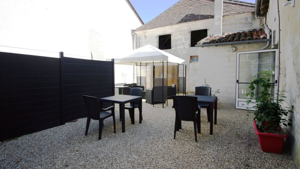 La Tour-Blanche-Cercles Bed & Breakfast | La Fin De La Faim