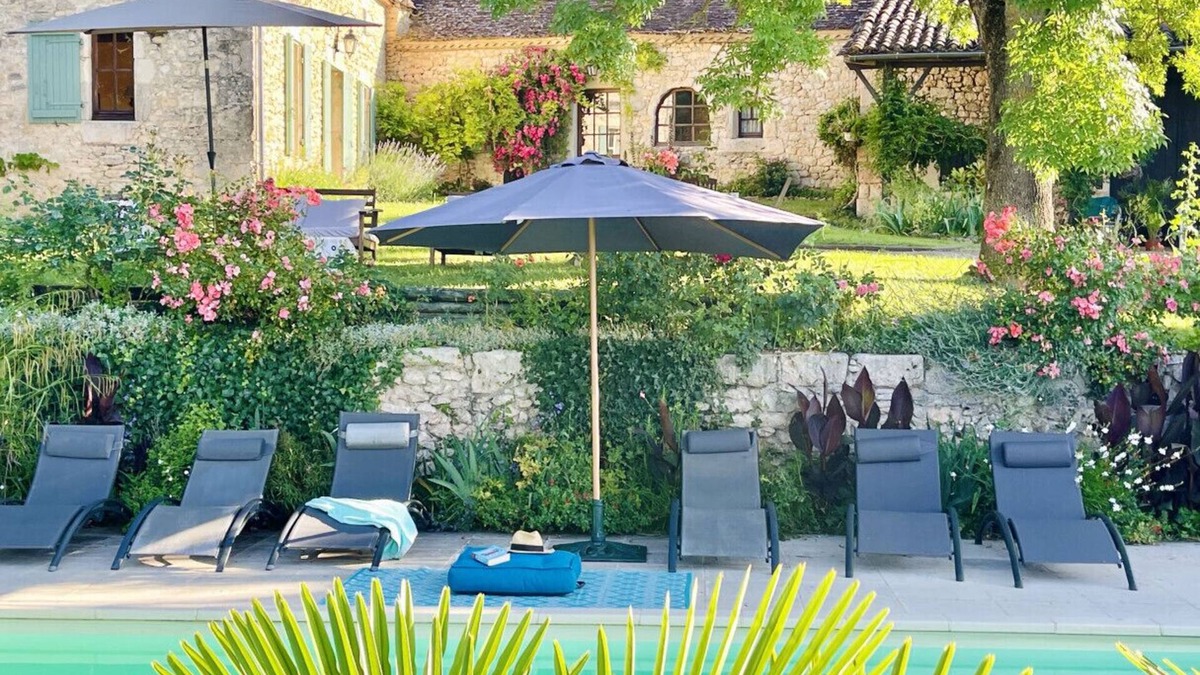 Savignac-de-Duras House | La Fleur de Savignac · 3 bd, pool, views, WiFi