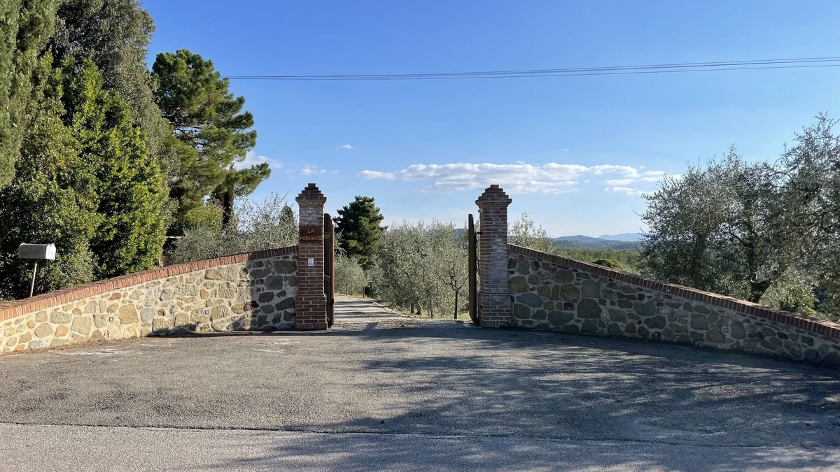 Santarello Villa | La Fornace: Ancient farmhouse immersed in the gentle Tuscan countryside.