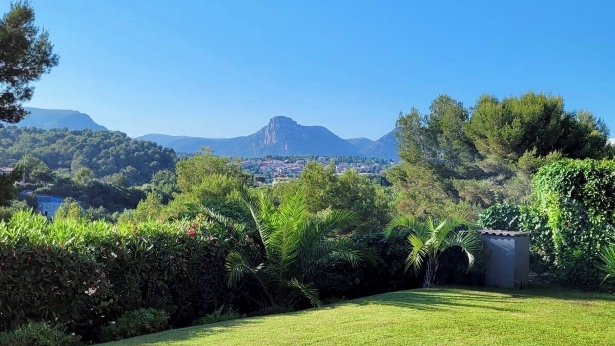 La Gaude House | La Gaude, villa 6 people-garden-pool-open view in a quiet
