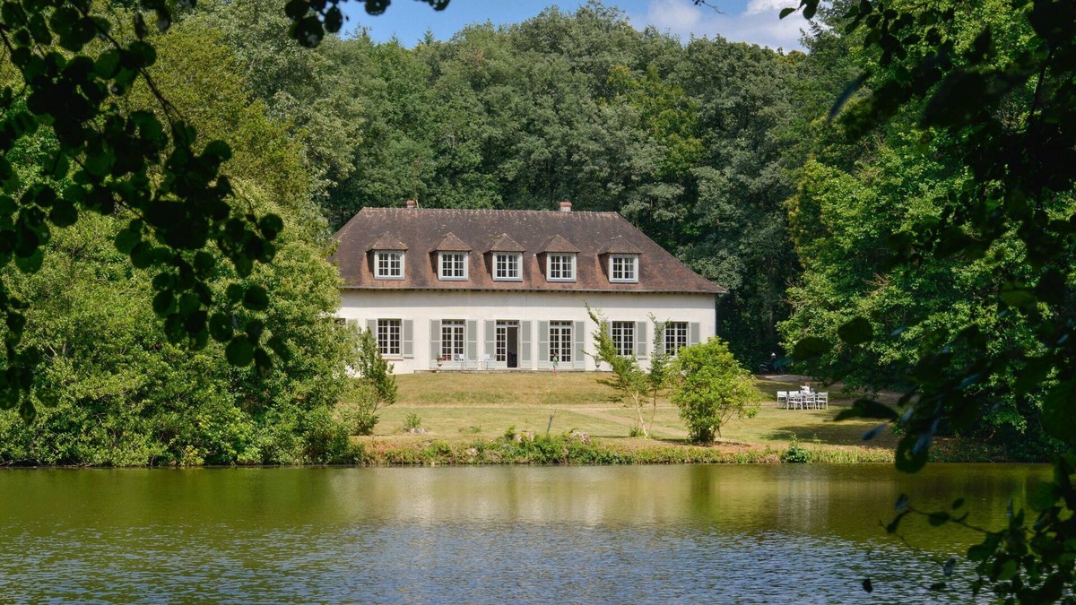 Mery-es-Bois House | La Genêtière - Grande maison avec étang en Sologne
