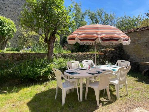 Ternay House | La glycine