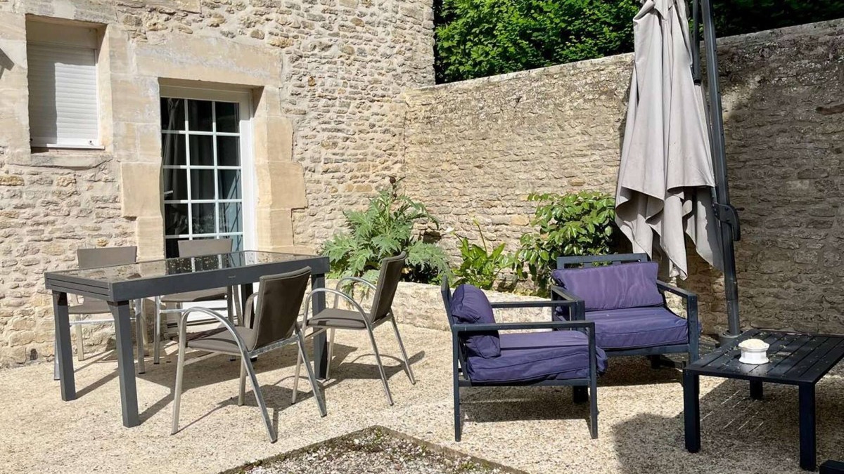 Saint-Come-de-Fresne House | La Glycine, with pool access and jacuzzi