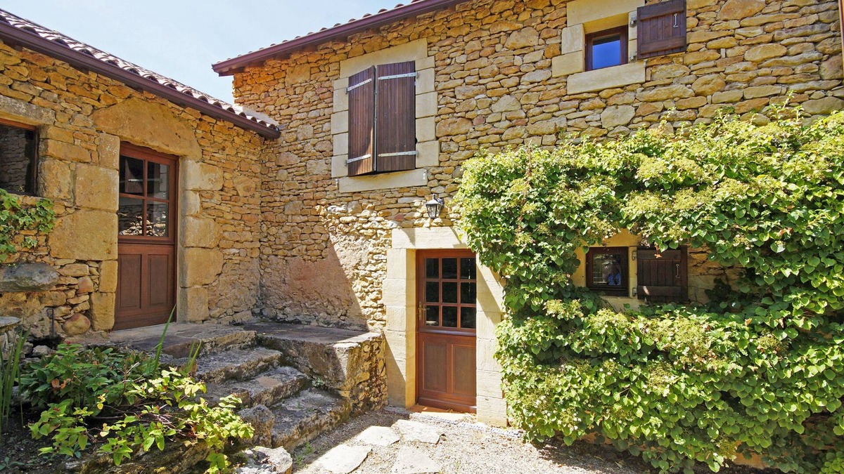 Sainte-Foy-de-Belves Apartment | La Grange - sleeps 6 guests in 3 bedrooms