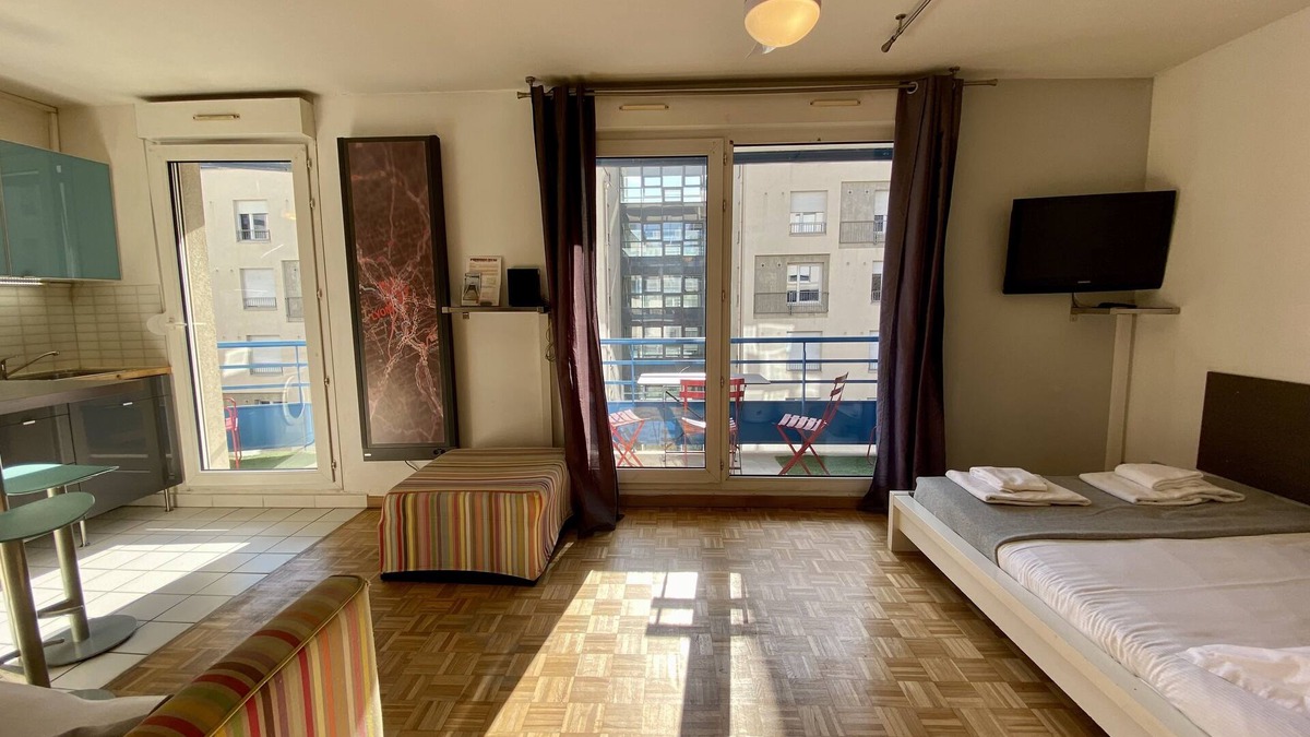 Yves Farge - Le Fleuve Apartment | LA HALLE - with balcony and parking