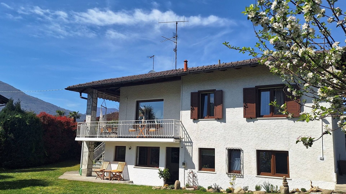 Maccagno House | La Tramontana, detached vacation home with beautiful garden close to the lake