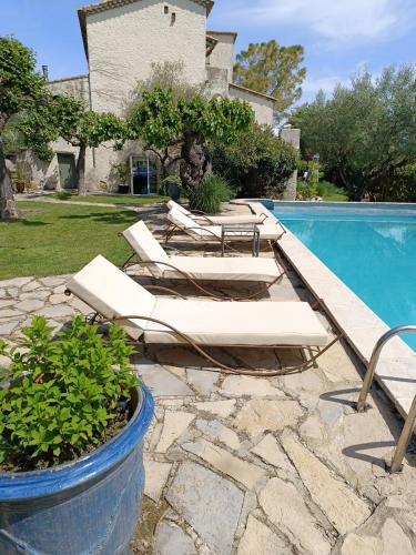 Deaux Bed & Breakfast | La Jasse chambre double indépendante avec piscine