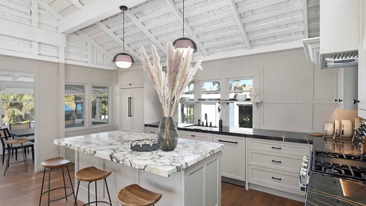 Village of La Jolla House | La Jolla Cove Modern Luxury in Exclusive Location