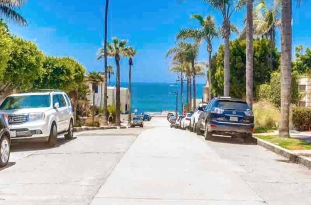 Beach Barber Tract House | La Jolla Townhouse steps away from Windansea beach