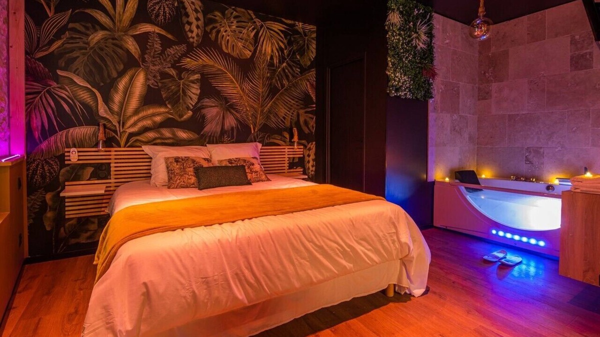 Maraussan Apartment | La Jungle Room ~ Romantic ~ Balneo