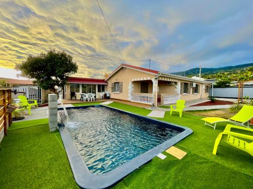 L'Etang-Sale House | La Kaz Baz ' île