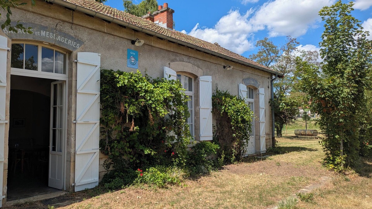 Saint-Gengoux-le-National House | La Lampisterie - Converted railway workshop on the edge of the Voie Verte