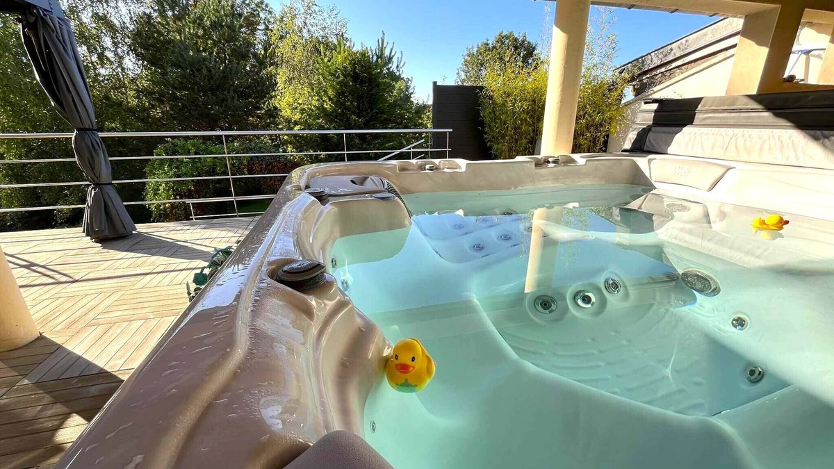 Lupcourt House | "La Loupiote - Gîte Éclairé" Maison de Village Proche Nancy Avec Grand Jacuzzi !