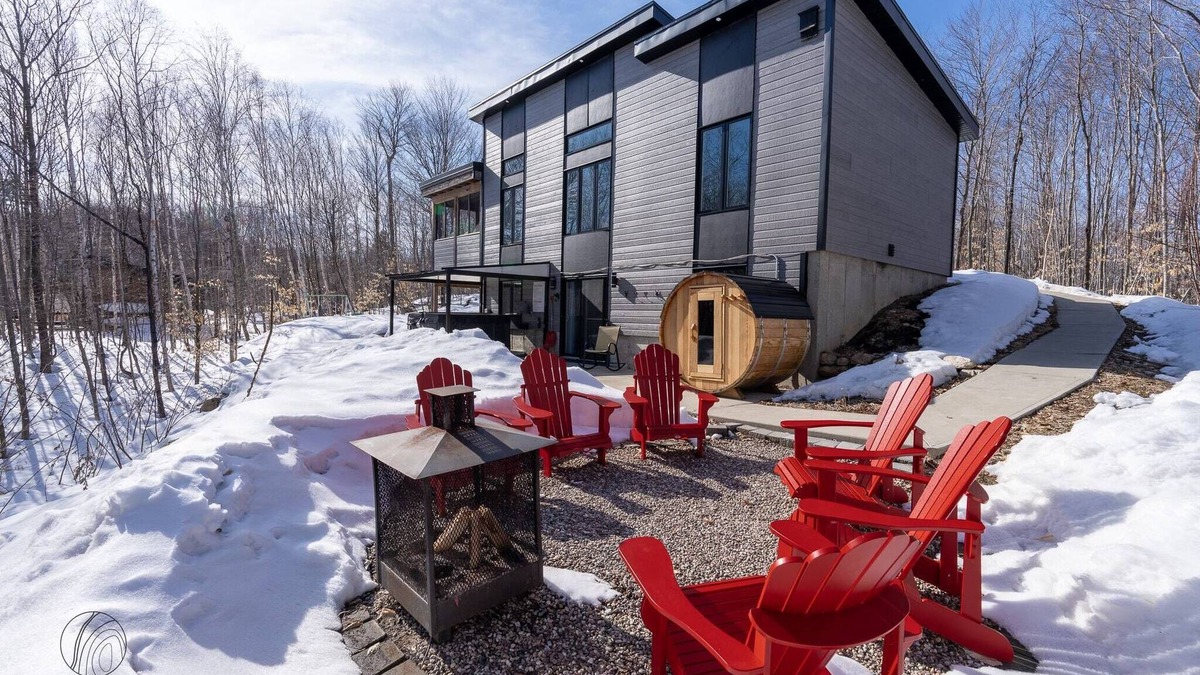 Chertsey Ski Chalet | La Loutre | hot tub | sauna | dogfriendly