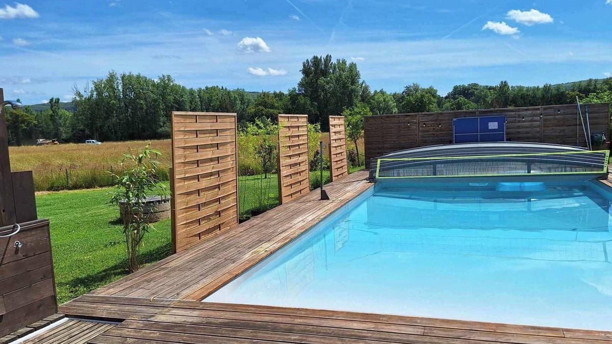 Saint-Pantaleon-de-Larche Apartment | La Maison Corré'Zen, Rated 3*. Heated swimming pool, Air conditioning,