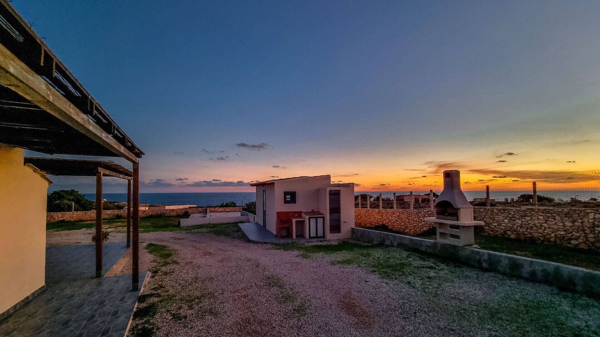Lampedusa Apartment | La madonnina - Open space with patio