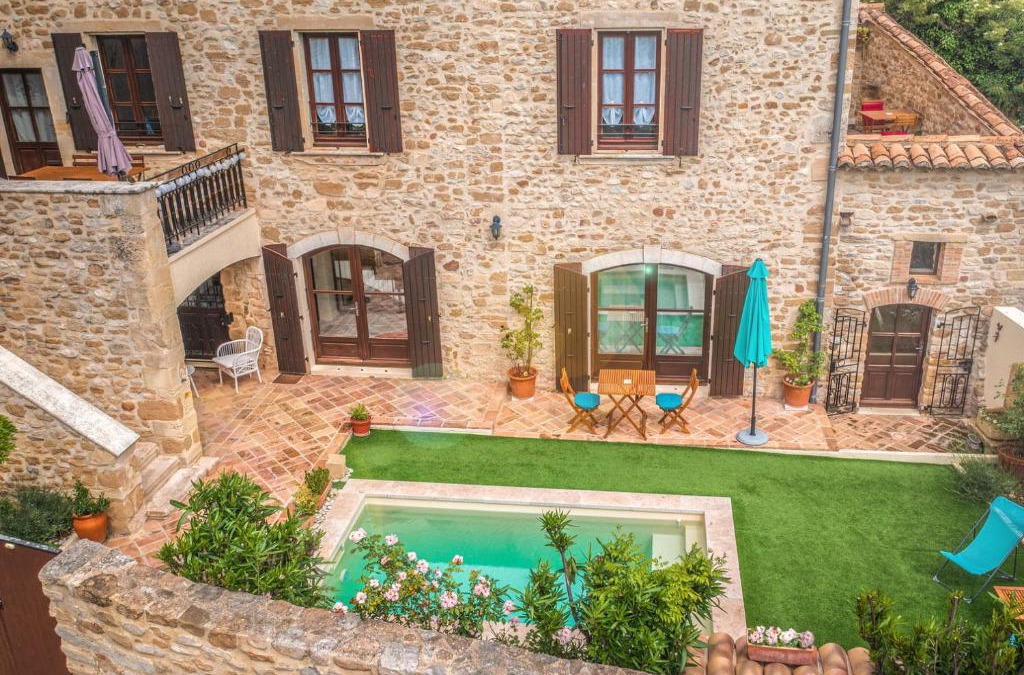 Saint-Pantaleon-les-Vignes Bed & Breakfast | La maison WISTERIA