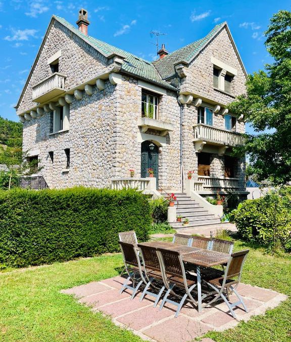 Espalion House | La Maison au toit vert