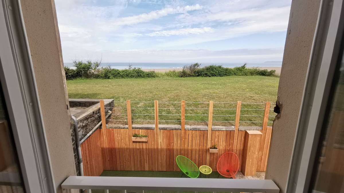 Siouville-Hague House | La maison bleue du surfeur face à la mer 6 persons