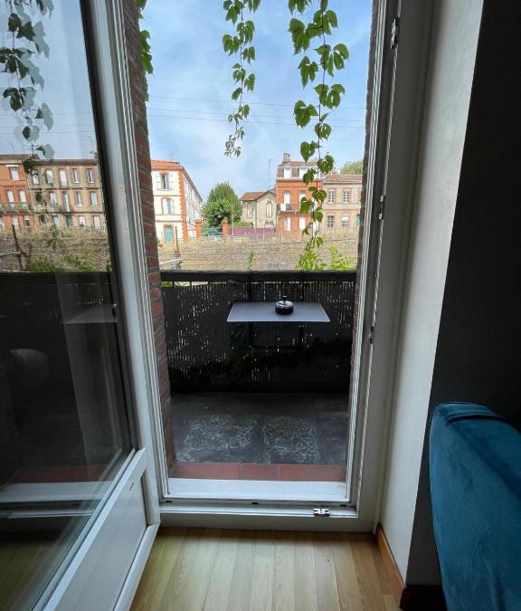 Guilhemery Apartment | La Maison des Fleurs