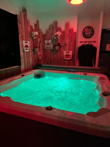 Champigny Villa | La Maison des Plaisirs Love room