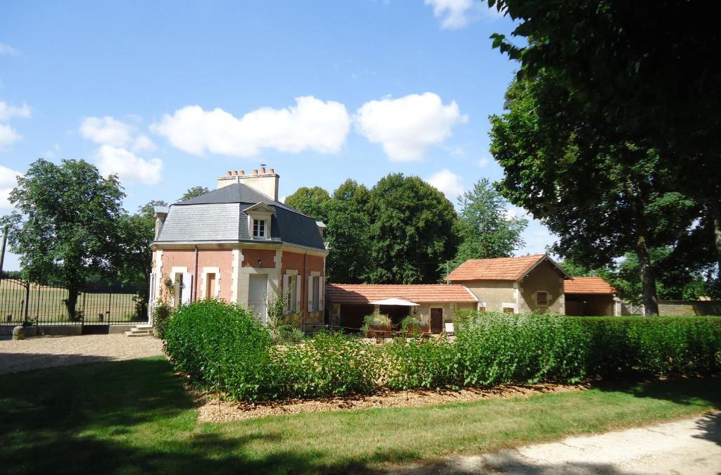 Entrains-sur-Nohain House | La Maison des tilleuls