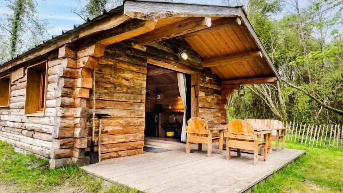 Locmaria-Berrien Ski Chalet | La maison des mineurs - 2 rooms - no bathroom 4 people