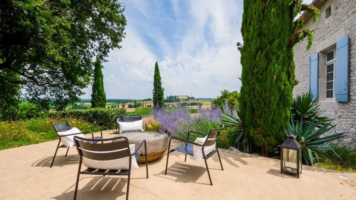 Loubezs-Bernac Villa | La Maison Des Moines