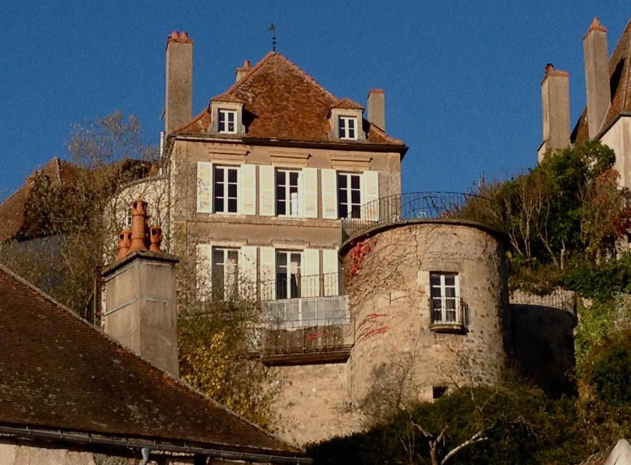 Semur-en-Auxois Bed & Breakfast | La Maison Févret