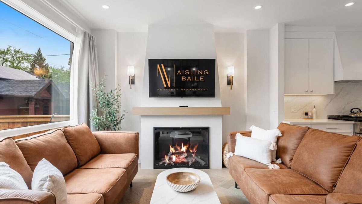 Kensington House | La Maison | Pvt Hot Tub | Kensington | 2500 sqft