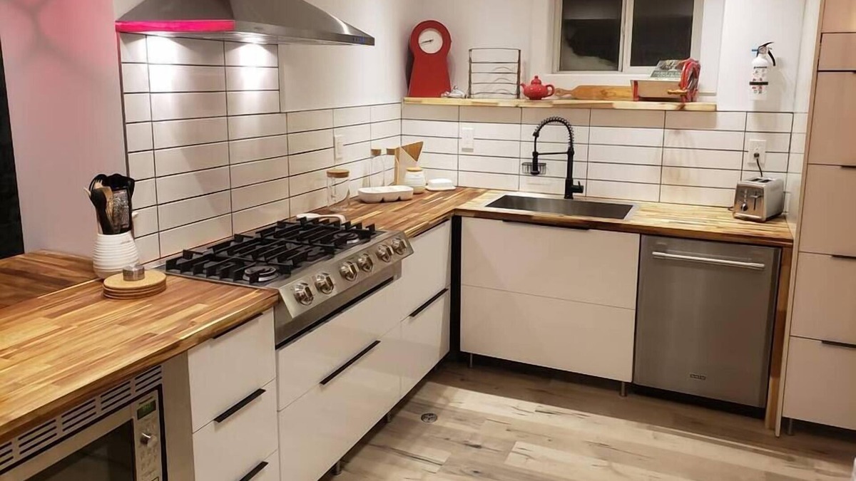 London House | "La Maisonette Rouge" 2BR Indi-Mod Designer Apt