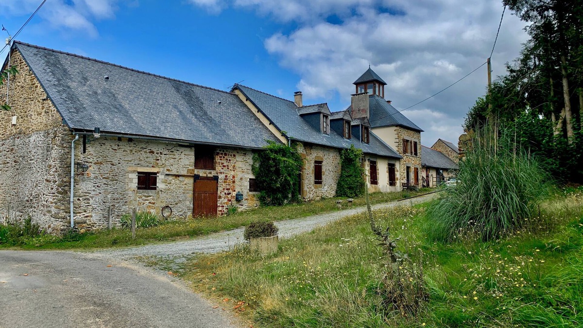 Courcite Cottage | La Meltiere Sleeps 4 with Garden