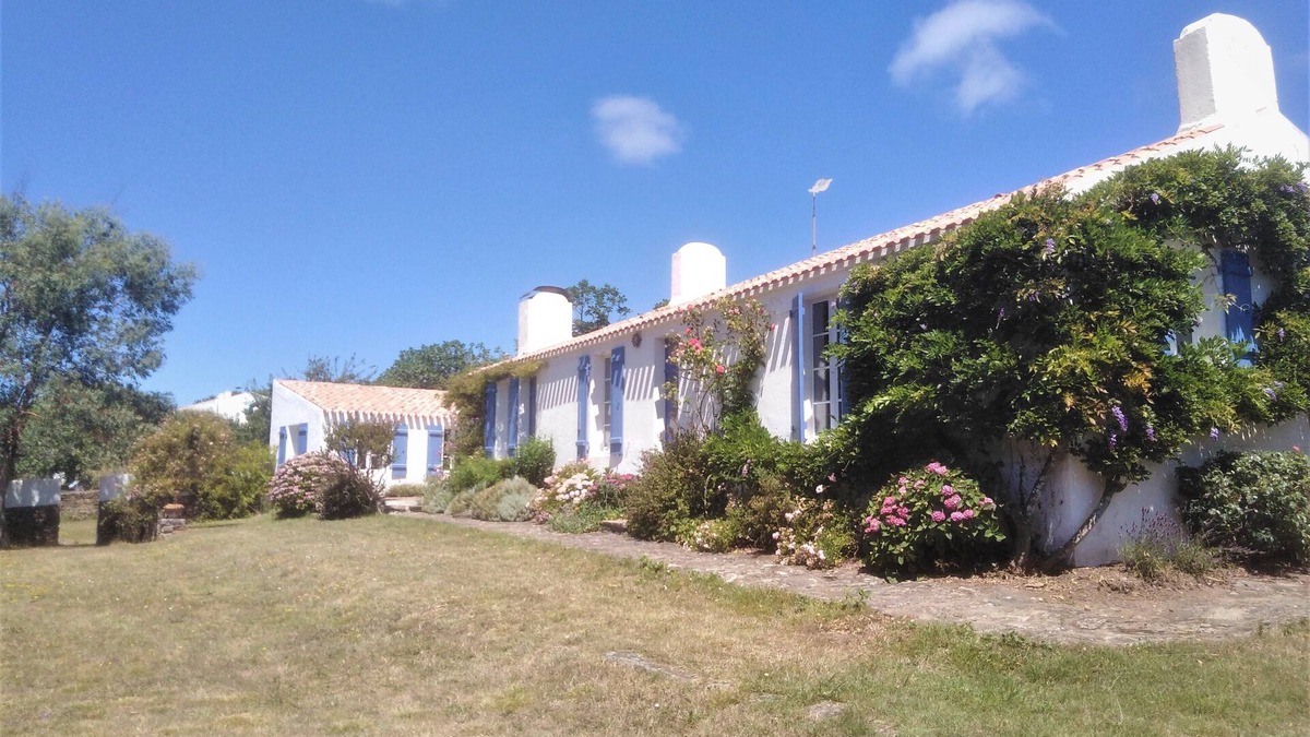 Ile d'Yeu House | La Meule- large house with enclosed garden not overlooked