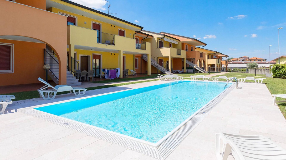 Peschiera del Garda Apartment | La Mimosa B03 Apartment by Wonderful Italy