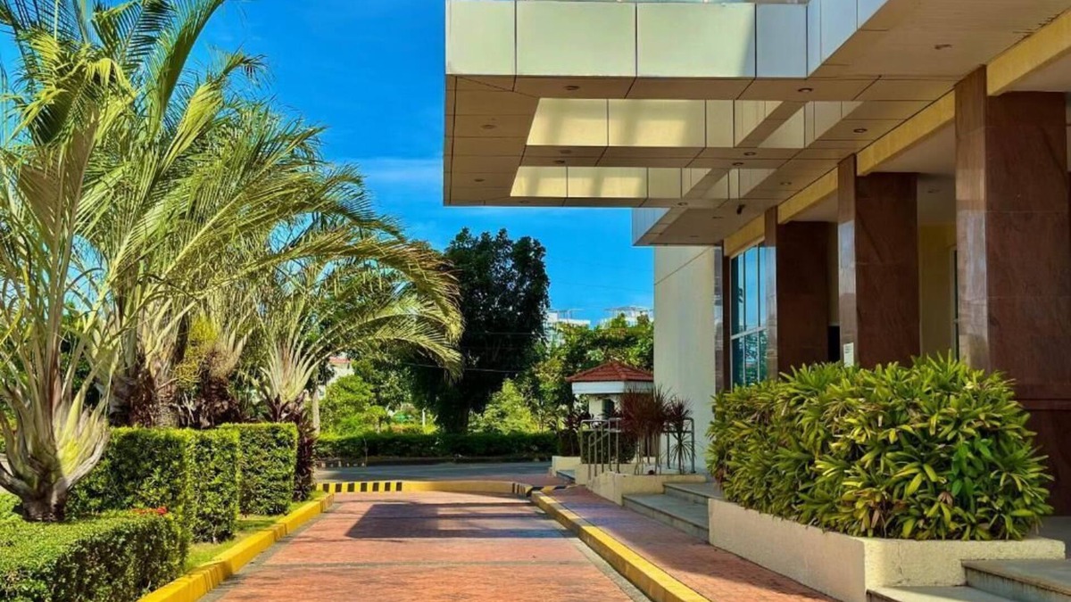 Lapu-Lapu Condo | La Mirada Deluxe Suites with Oceanview