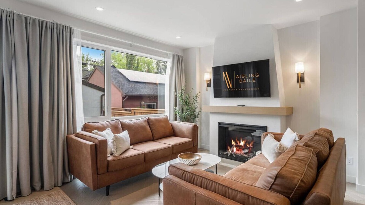 Kensington House | La More | Hot Tub | Kensington | Luxury | Office