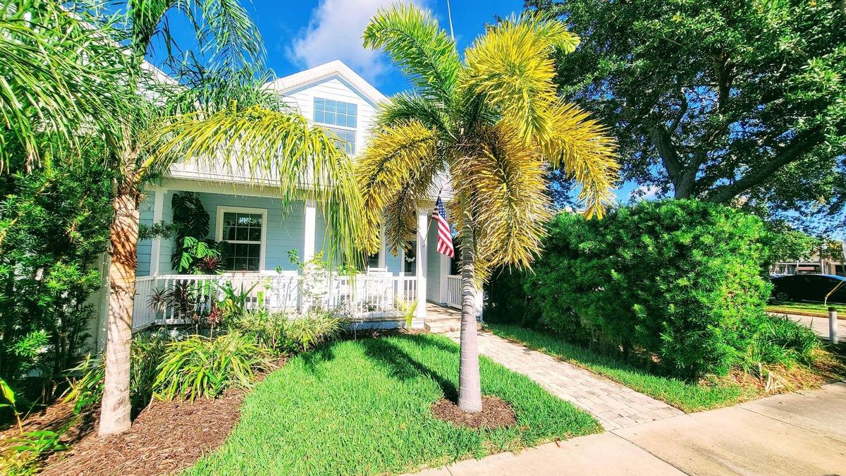 Historic Downtown Melbourne House | "La Nouvelle Maison" ♥ Downtown/Yard/Self Check-in/Parking