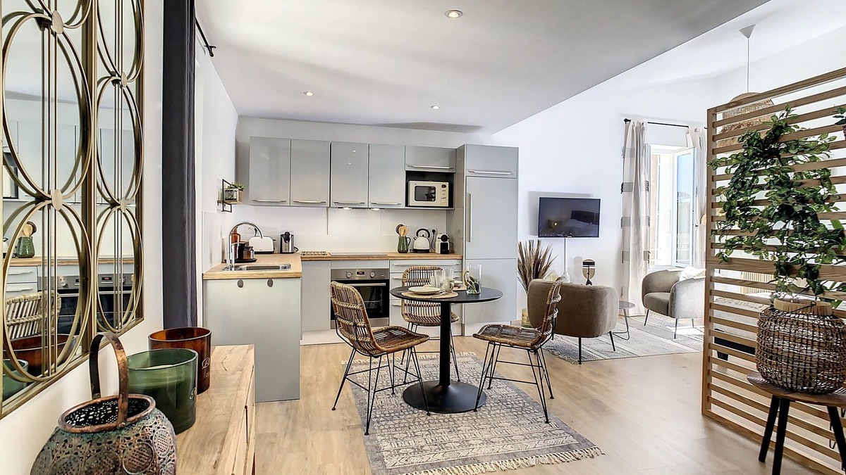 Saint-Tropez City Centre Apartment | LA PAPILLON ST TROPEZ LUXURY STUDIO IN THE HEART OF THE VILLAGE