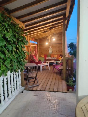 Perinet Apartment | La passiflore