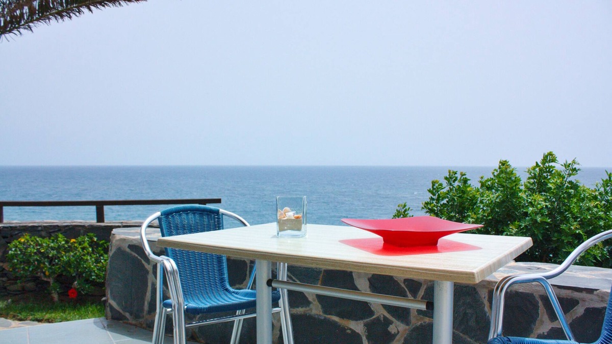 Playa del Aguila House | La Perla - Bungalowanlage DIRECTLY by the sea