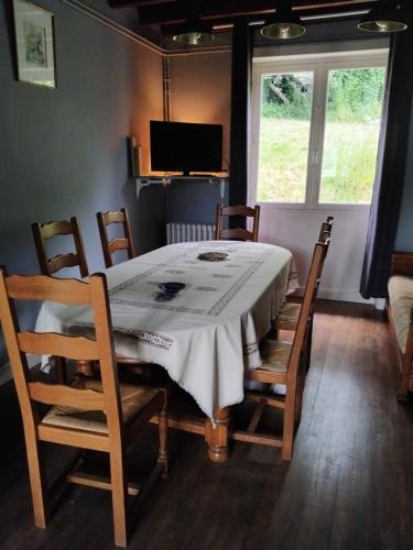 Saint-Saud-Lacoussiere House | La Petite Maison du Sculpteur