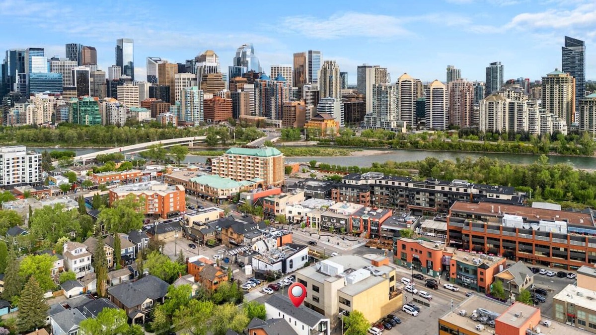 Kensington Condo | La Petite | Hot Tub | Kensington | Fenced Yard